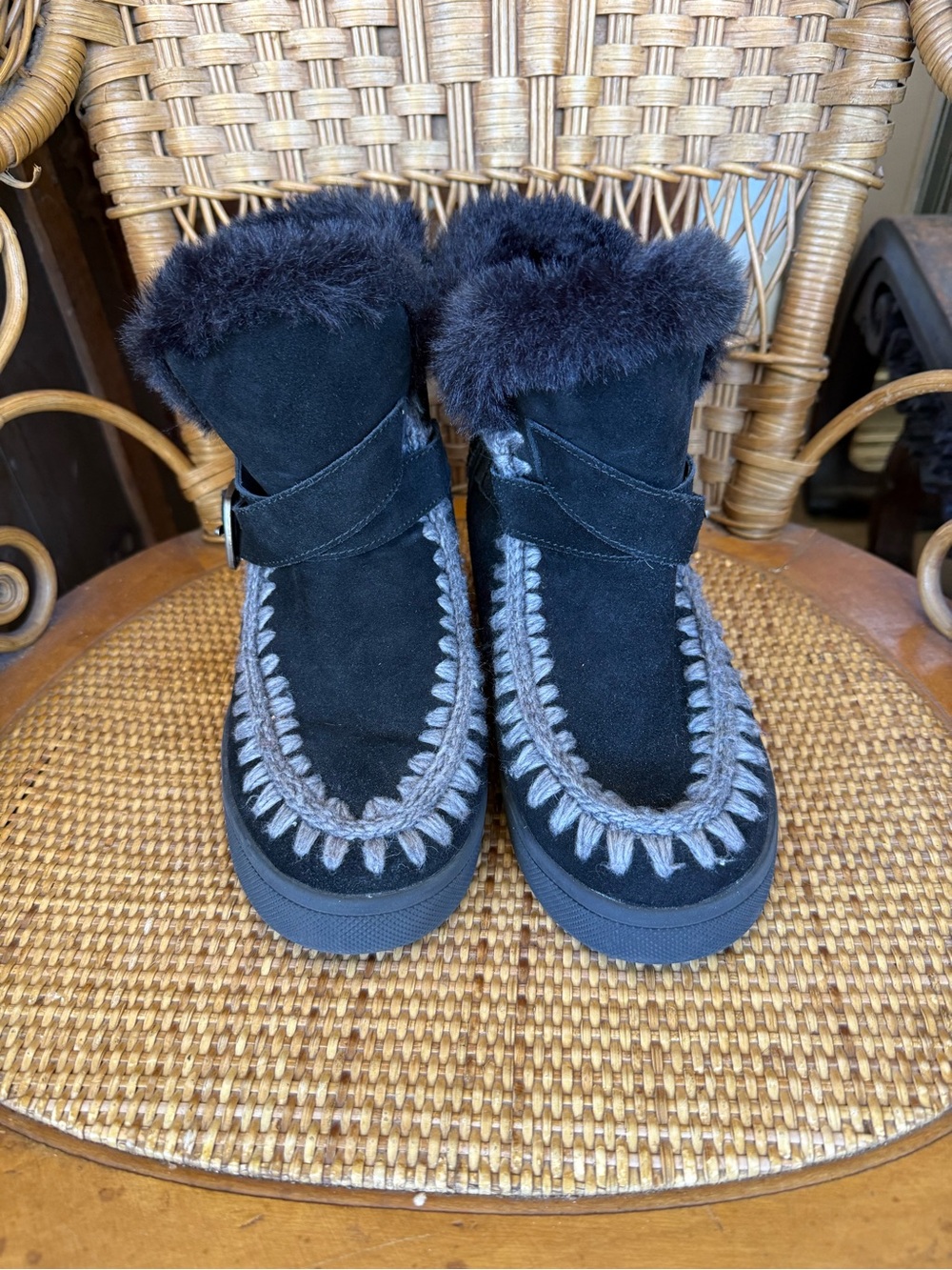 Women’s Black Faux-Fur Trim Suede Anklet Boots
